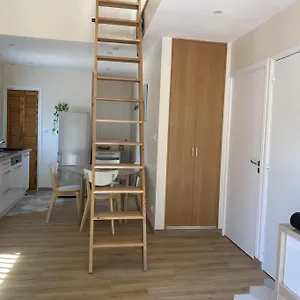 Appartement Climatise Avec Terrasse, Cours-la-Ville